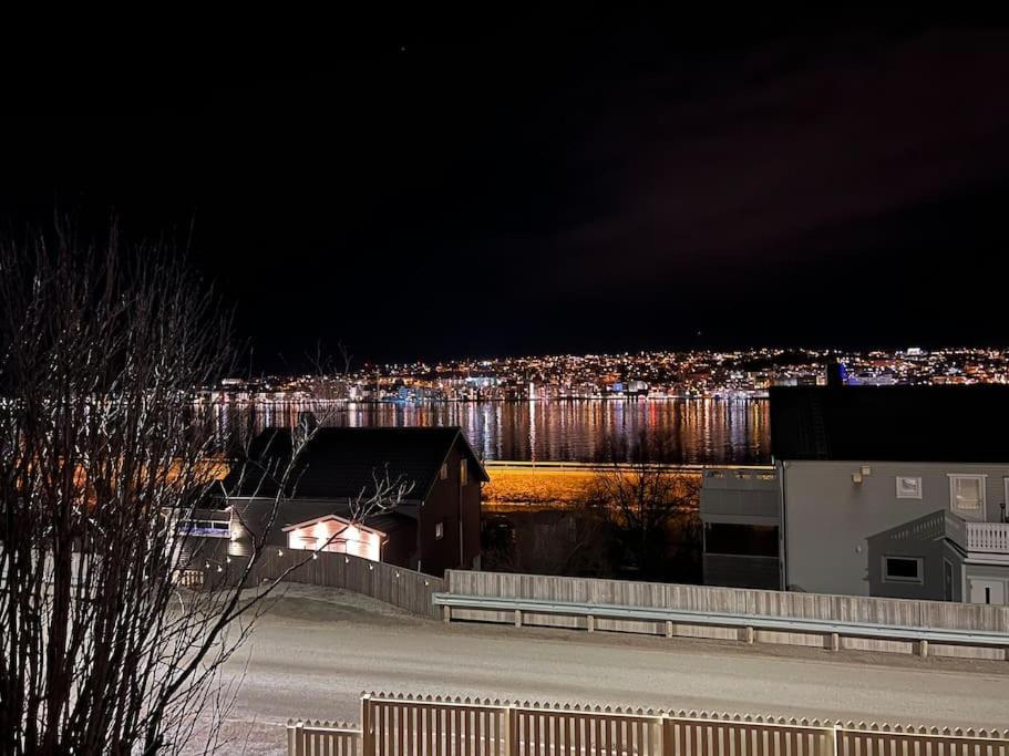 Sentralt Pa Fastlandet Og Gaavstand Til Alle Fasiliteter! Tromsdalen Kültér fotó