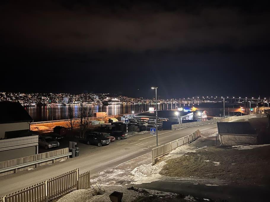 Sentralt Pa Fastlandet Og Gaavstand Til Alle Fasiliteter! Tromsdalen Kültér fotó